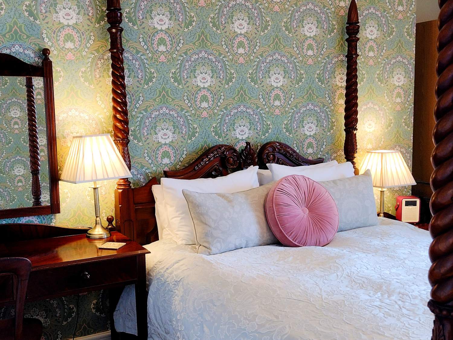 Four Poster Nest Bedroom