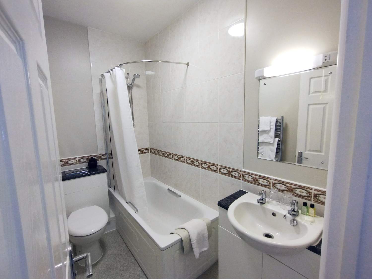 Bathroom in a Superior King-size Double Bedroom